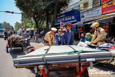 Hà Nội xử lý 367 trường hợp xe ba bánh tự chế, chở hàng cồng kềnh vi phạm giao thông