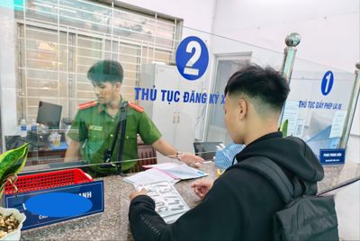 Chỉ có giấy mua bán viết tay có bị phạt và làm được thủ tục sang tên xe máy cũ?