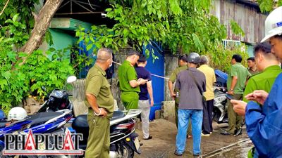 TP.HCM: Lãnh đạo phường Linh Xuân thăm hỏi gia đình nạn nhân tử vong trong vụ cháy