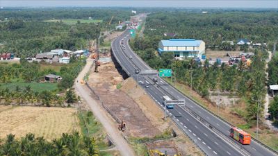 Dự án mở rộng cao tốc TP.HCM – Trung Lương – Mỹ Thuận thiếu mặt bằng, khát vật liệu