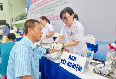 TP.HCM: Hơn 160.000 người được khám sức khỏe, nhiều nơi 'đi từng ngõ, gõ từng nhà' vận động