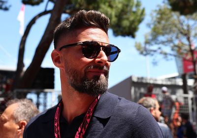 Giroud gây ngỡ ngàng ở tuổi 39