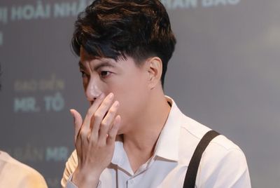 Ca sĩ Hoài Nhân khóc, kể 8 năm điều trị ung thư