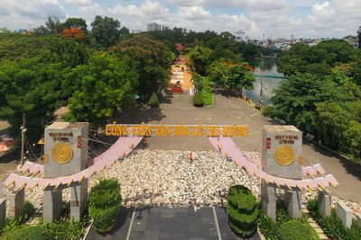 Toàn cảnh công viên Lê Thị Riêng có ít nhất 3 rãnh mộ, 900 hài cốt