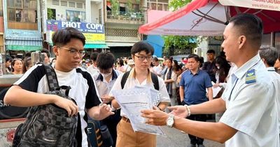 ĐHQG TPHCM trao học bổng 100% cho học sinh Phổ thông Năng khiếu