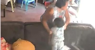 Người bà lao nhanh trong động đất Philippines, lấy thân mình bảo vệ cháu