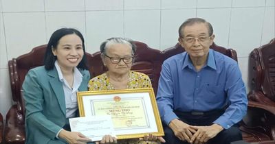 Lãnh đạo đoàn ĐBQH TPHCM thăm, chúc thọ người cao tuổi tiêu biểu