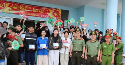 Tiếp sức học sinh đặc khu Kiên Hải vượt biển vào đất liền thi tốt nghiệp THPT
