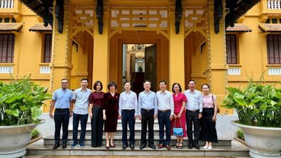 Thứ trưởng Ngoại giao Ngô Lê Văn làm việc với Lãnh đạo UBND tỉnh Quảng Trị