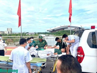 Mở 'luồng xanh' hỗ trợ xe cứu thương đưa công dân Trung Quốc về nước điều trị