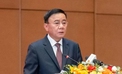Bộ Chính trị: Khuyến khích cơ chế khoán biên chế gắn với khoán quỹ lương