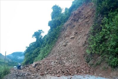 Lai Châu: Mưa lớn gây sạt lở, ách tắc giao thông cục bộ
