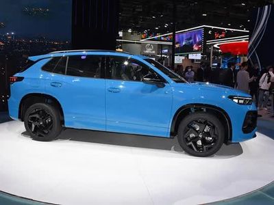 SUV dài gần 4,7 mét, tiêu thụ 3 lít xăng/100 km, giá 680 triệu đồng