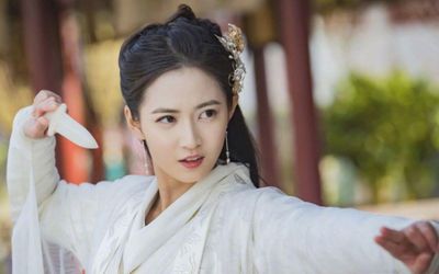 Nữ tử tài sắc vẹn toàn, là tuyệt sắc giai nhân của Ỷ Thiên Đồ Long Ký