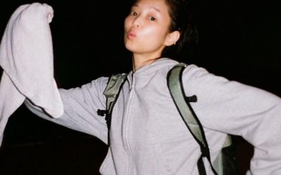 Jennie hé lộ hậu trường ở New York, mặt mộc gây chú ý