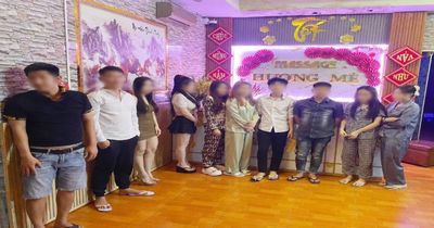 Bắt quả tang 5 cặp nam nữ mua bán dâm trong tiệm massage