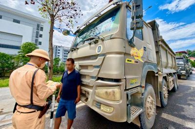 Hà Nội quyết liệt xử lý, ngăn chặn xe quá tải, cơi nới thành thùng