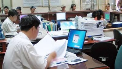 Bộ Chính trị yêu cầu chuyển mạnh từ 'quản lý biên chế' sang 'quản trị nguồn nhân lực quốc gia'