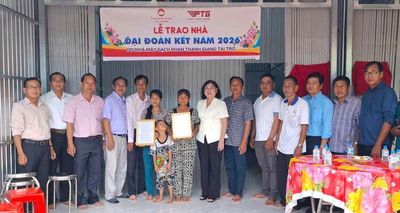 Xã Long Kiến bàn giao 5 căn nhà Đại đoàn kết và tổ chức phiên chợ 0 đồng
