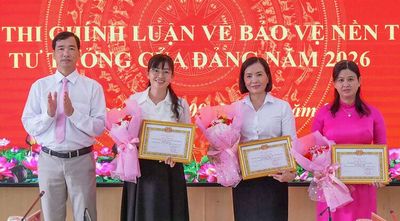 Xã Vĩnh Phong trao giải cuộc thi chính luận bảo vệ nền tảng tư tưởng của Đảng
