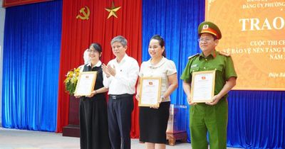 Phường Điện Bàn Đông trao giải Cuộc thi chính luận về bảo vệ nền tảng tư tưởng của Đảng