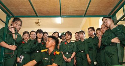 'Chiến sĩ nhí' với học kỳ trong quân đội