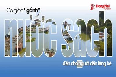 [Video] Cô giáo 'gánh' nước sạch đến cho người dân làng bè