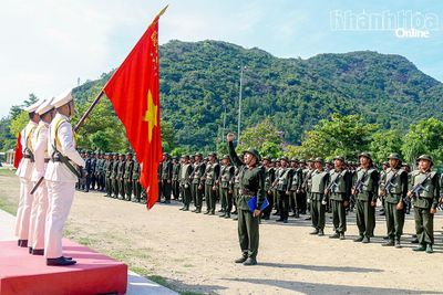 Trung đoàn Cảnh sát cơ động Nam Trung bộ bế giảng khóa huấn luyện chiến sĩ mới