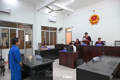 Thu tiền hàng của công ty rồi bỏ túi, bị cáo lãnh 5 năm tù