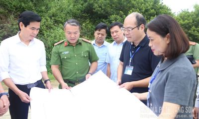 Đồng chí Bí thư Tỉnh ủy kiểm tra địa điểm xây dựng Trường nội trú liên cấp tại xã Cao Lộc