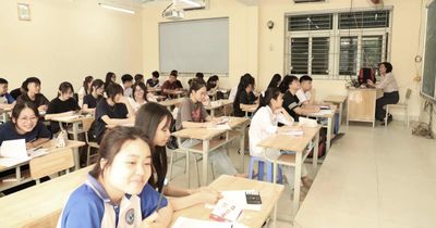 Cùng thí sinh 'vượt vũ môn'