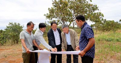 100% hộ dân xã Tuy Đức bàn giao mặt bằng xây dựng trường nội trú liên cấp biên giới