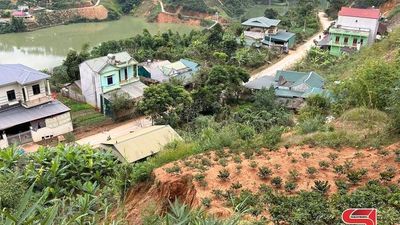 Quyết liệt di dời dân cư khỏi vùng nguy hiểm thiên tai trước mùa mưa bão