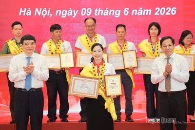 Cô giáo Nguyễn Thị Là được tôn vinh người hiến máu tiêu biểu toàn quốc