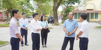 Phó Chủ tịch UBND thành phố Nguyễn Văn Mạnh kiểm tra công tác chuẩn bị thi tốt nghiệp THPT