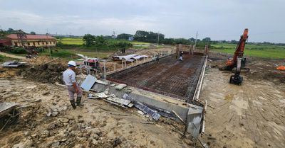 Chạy đua trước mùa mưa lũ, trạm bơm khẩn cấp ở Bắc Ninh thi công ra sao?