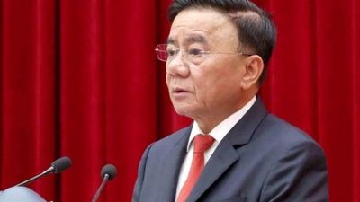 Bộ Chính trị: Định kỳ đánh giá, đưa khỏi hệ thống người không đáp ứng yêu cầu