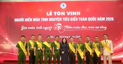 Tôn vinh 100 tấm gương tiêu biểu về lòng nhân ái