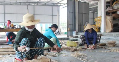 Người dân bên phá Tam Giang 'giữ lửa' nghề mây tre đan truyền thống