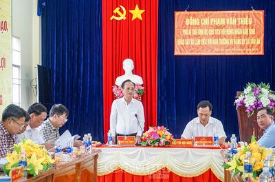 Xây dựng chính quyền cơ sở sát dân, vì dân
