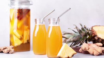 Nước ép dứa không phải ai cũng nên uống: Bác sĩ cảnh báo 5 trường hợp cần tránh xa