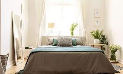 Đừng biến đầu giường thành 'ổ chứa đồ': 6 vật dụng quen thuộc có thể âm thầm ảnh hưởng sức khỏe và giấc ngủ