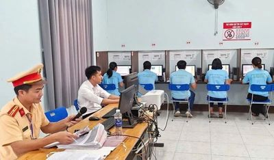 Thi lý thuyết lái xe sắp khó hơn: Người học cần chuẩn bị gì?