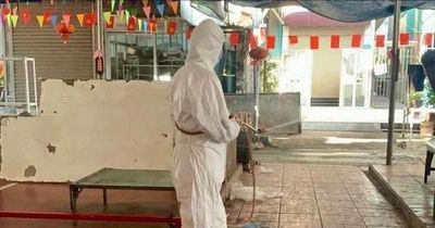 Xã Ngọc Hồi đồng loạt phun khử trùng, tiêu độc phòng, chống dịch bệnh