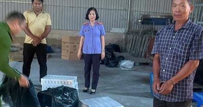 Người đàn ông chở thuốc lá lậu lao xe vào tổ công tác khiến một trung tá công an bị thương