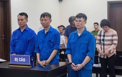 Thay đổi thời gian xét xử nhóm cựu cán bộ nhận tiền 'bảo kê' vi phạm xây dựng