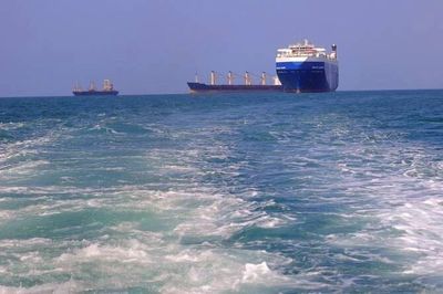 Tàu hàng bị tấn công gần eo biển Bab Al Mandeb