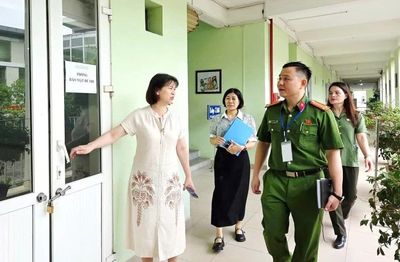 Tuyệt đối không sử dụng điện thoại trong khu vực bảo vệ đề thi, bài thi