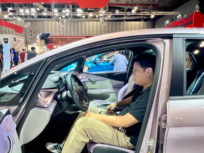 Ô tô nhập khẩu từ Trung Quốc ồ ạt vào Việt Nam