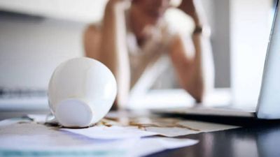 Tại sao một số người cảm thấy bồn chồn sau khi uống cà phê?